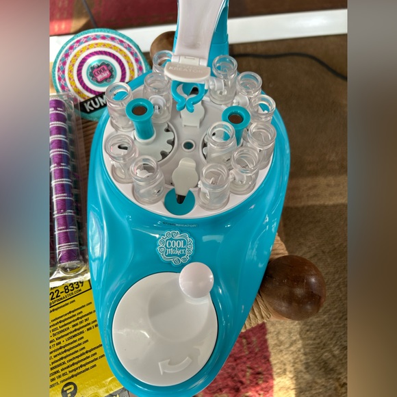 Cool Maker Kumi Creator Breakthrough Bracelet Maker. Never Used. Has all parts. - Picture 9 of 11